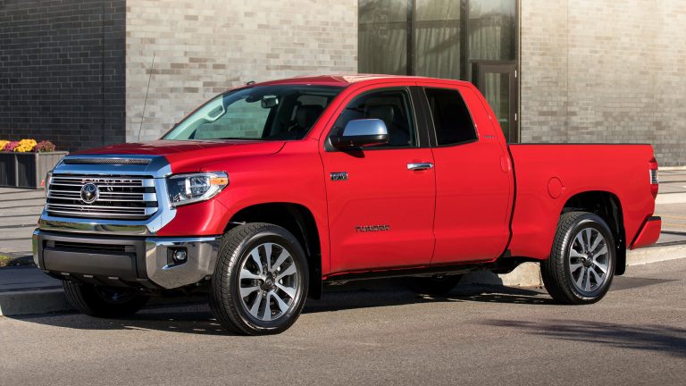 Toyota presenta il suo primo pick-up ibrido