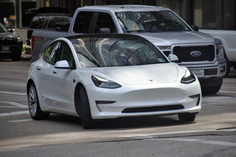 Noleggio auto a lungo termine ecologico con Tesla