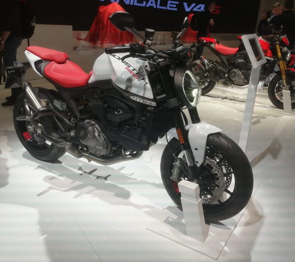 ducati monster 1013x900