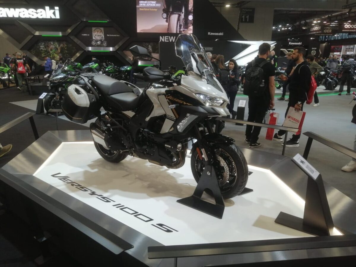 kawasaki versys 1100 s 1200x900