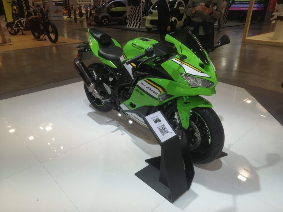 kawasaki zx 4 r 1200x900